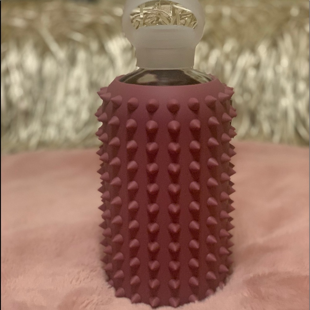 Bkr 1L glass spiked water bottle